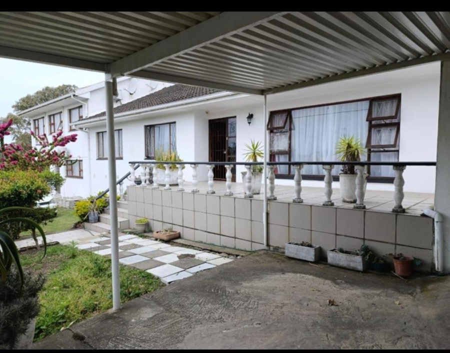 9 Bedroom Property for Sale in Sunnyridge Eastern Cape